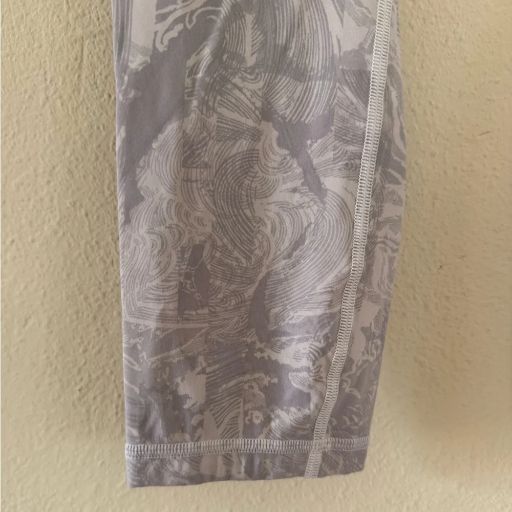 Lululemon White Patterned Fast and Free Crop Leggings - Picture 13 of 13